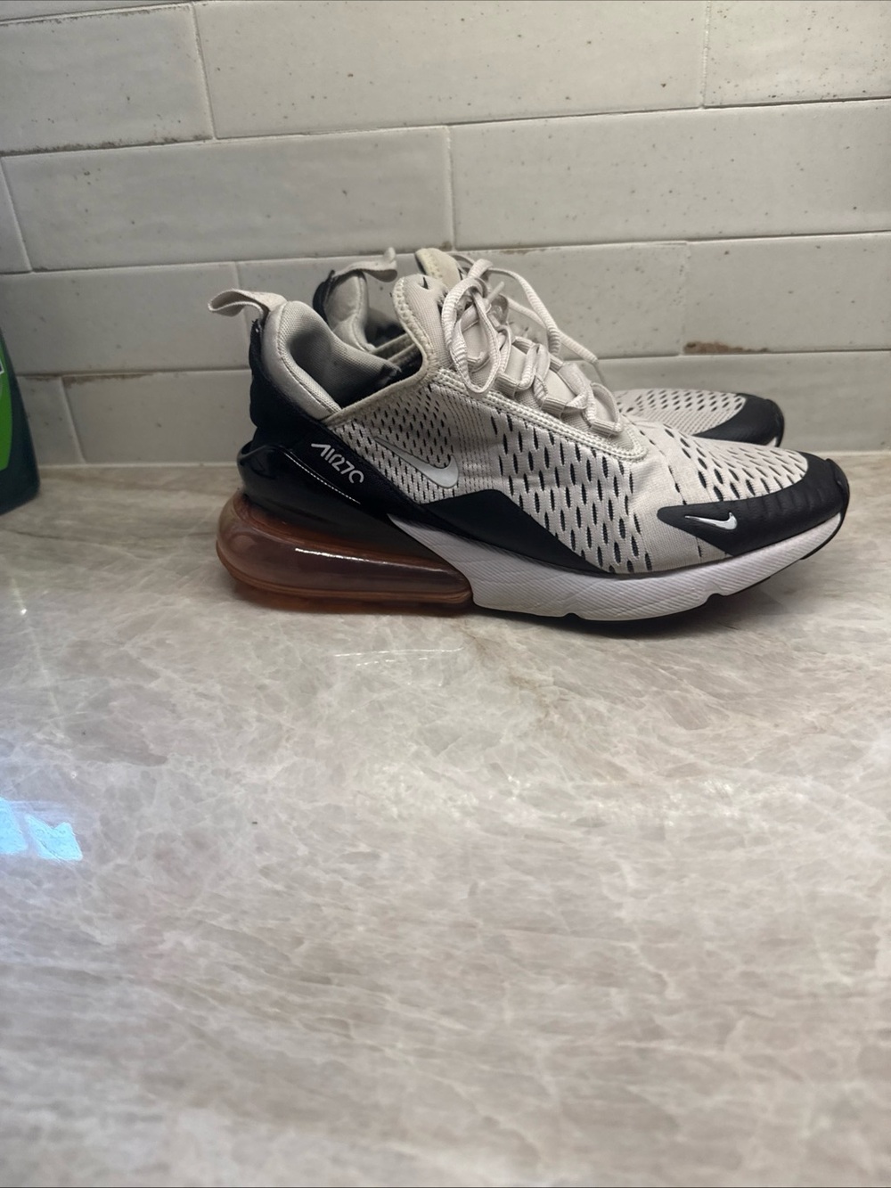 Nike Air Max 270 Youth white& Black Sneaker US Size 7Y